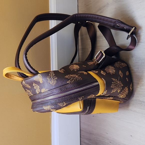 Loungefly Disney Winnie the pooh Autumn Leaves Mini Backpack - Picture 4 of 10